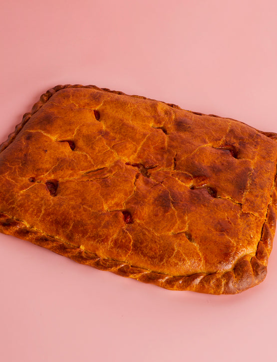 Empanada gallega de bonito, cebolla y pimiento asado